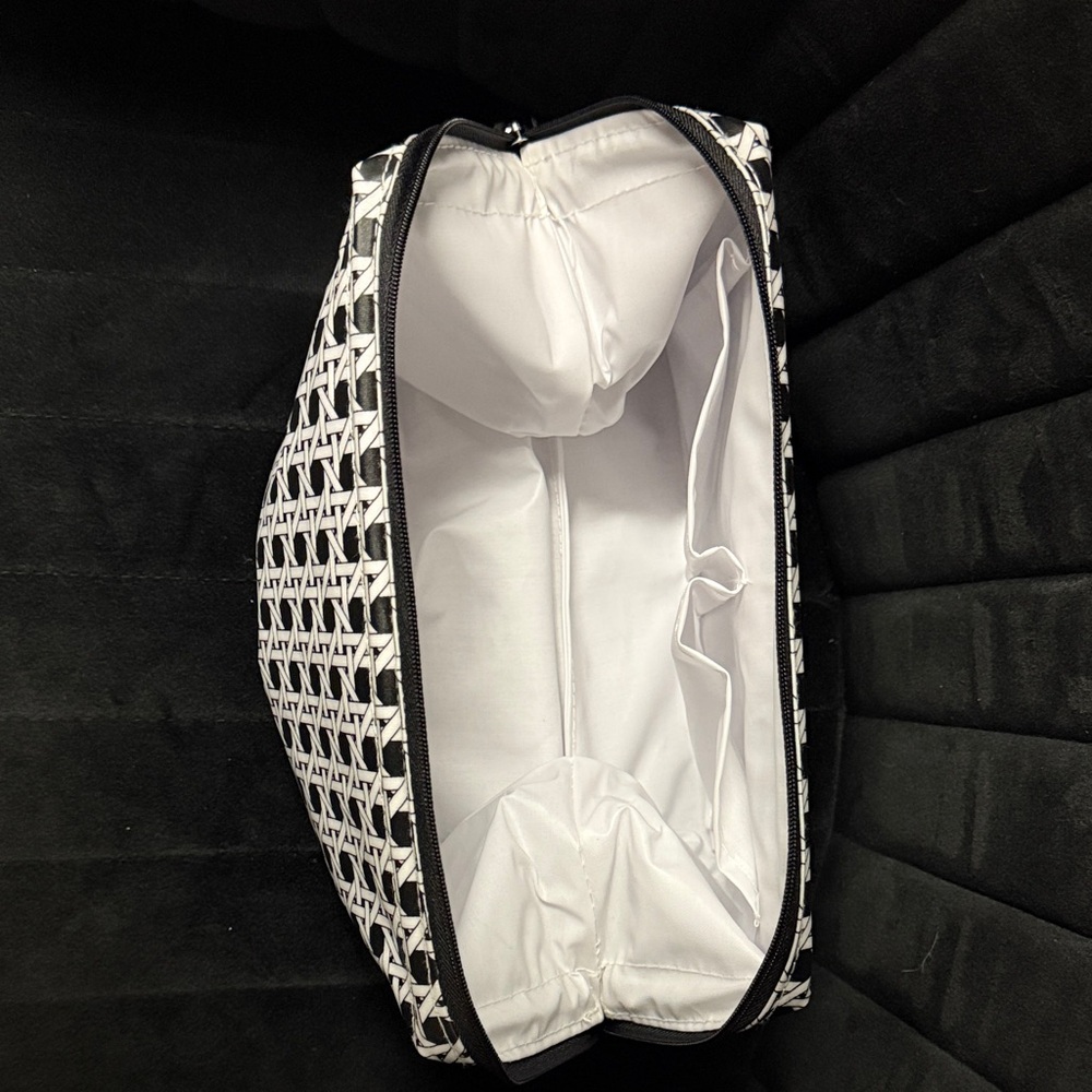 New NWT Scout Cane Fonda Big Mouth Toiletry Bag Black and White Geometric - Picture 3 of 5